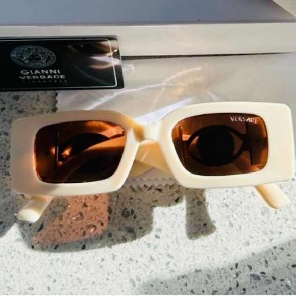 Versace Cream and Gold Medussa Authentic Sunglasses - Picture 4 of 13
